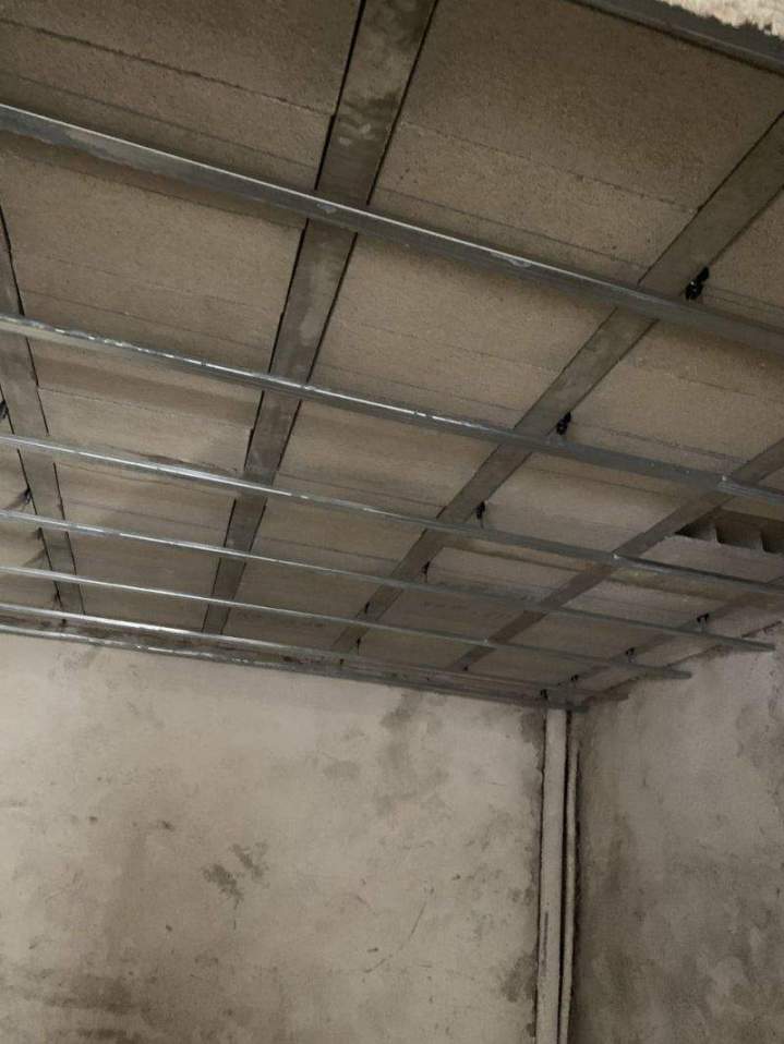 Pose de plafond Cornillon