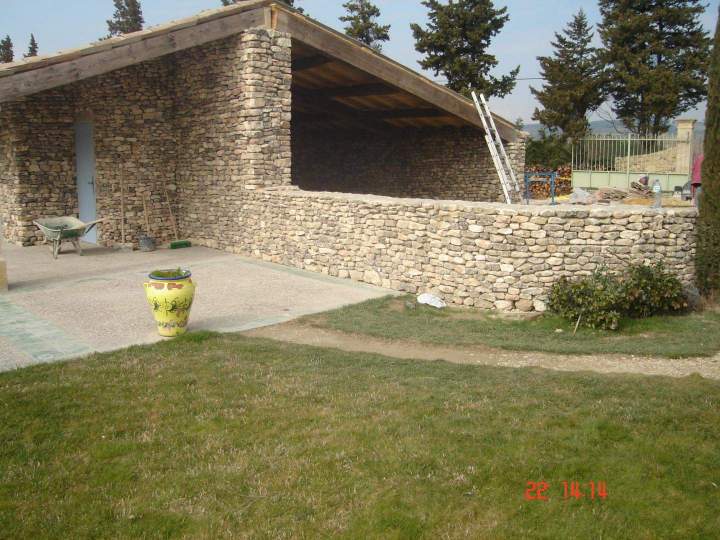 Mur et muret en pierre Cornillon