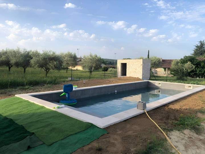 Piscine en béton Cornillon